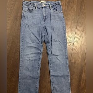 Levi’s jeans size 28